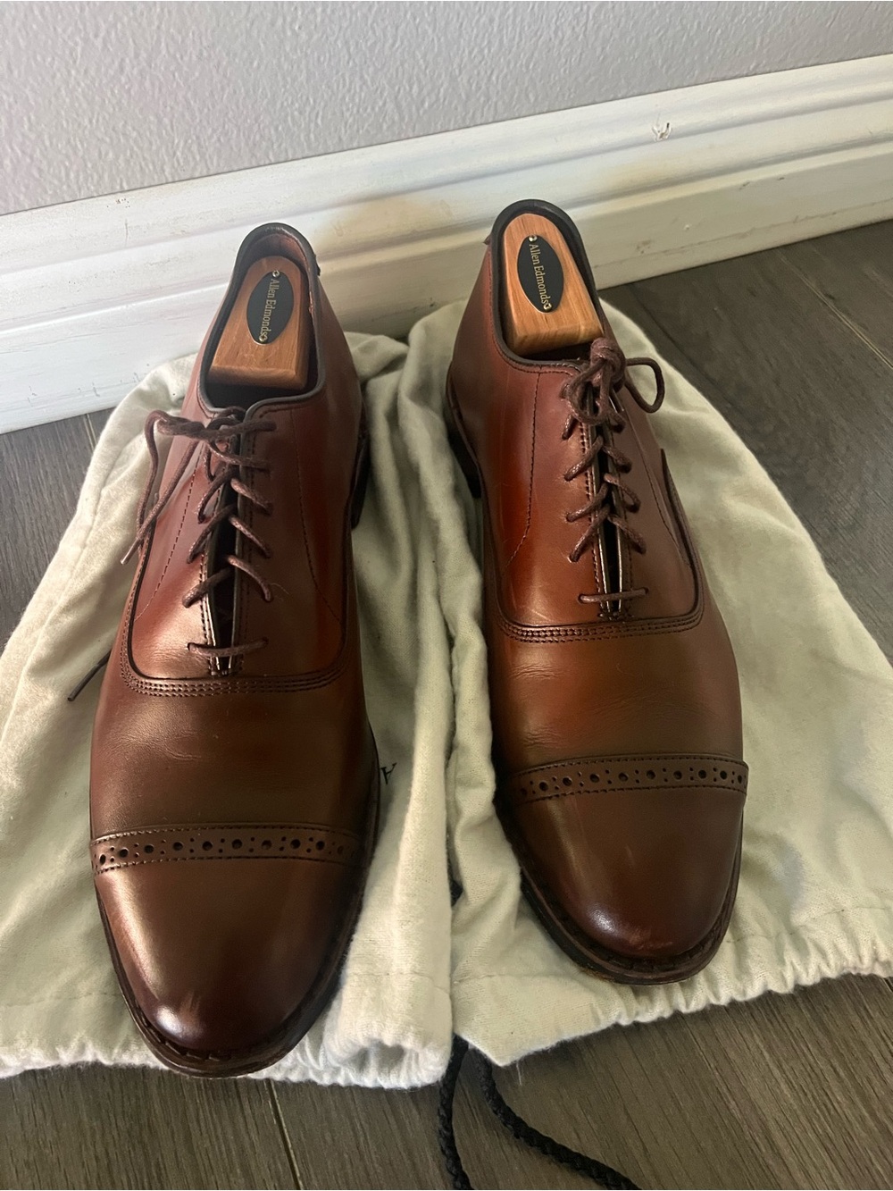 ALLEN EDMONDS Men's Fifth Avenue Brown Leather Cap-Toe Oxfords Dress Shoes.